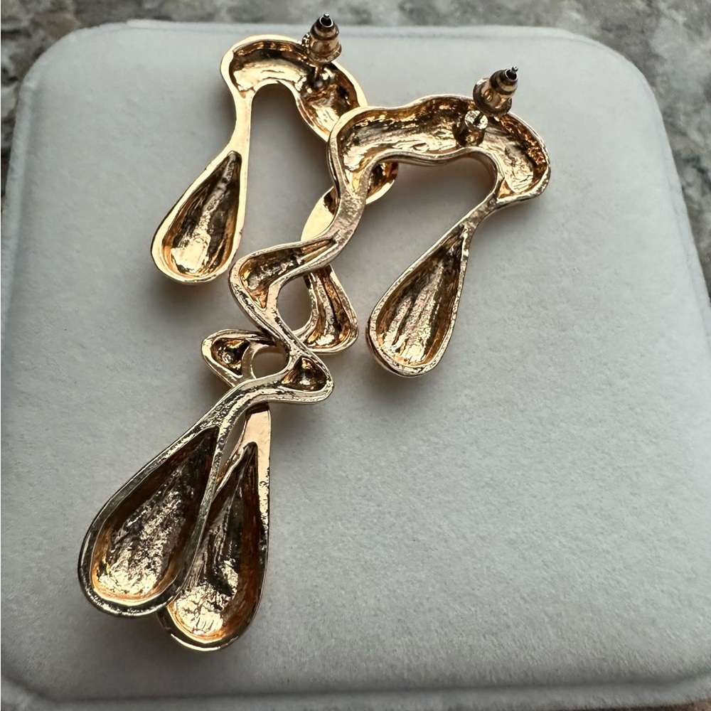 Anthropologie fluid, retro, geometric, abstract, gold, statement earring 3inch - Picture 3 of 4